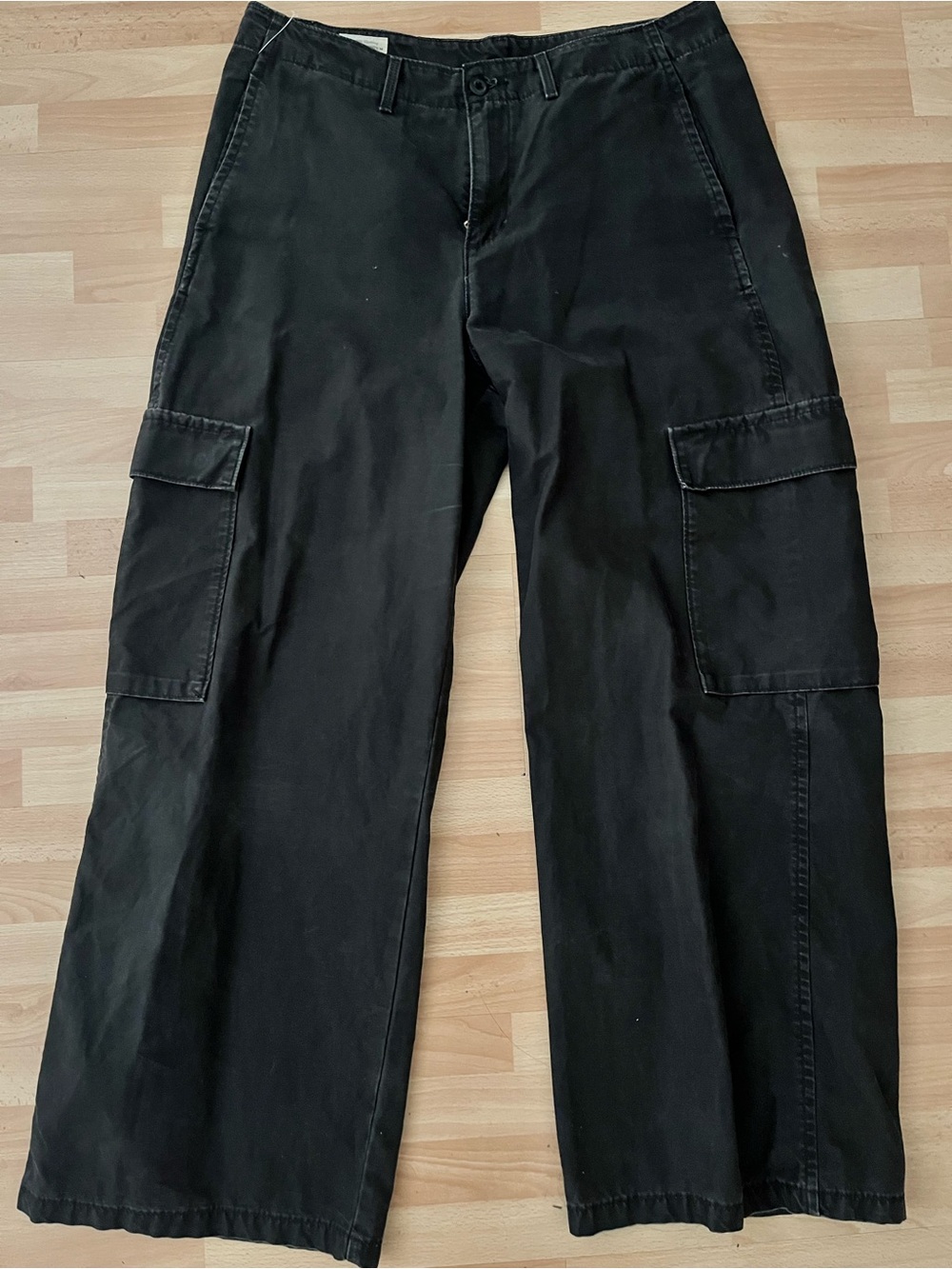 Women's Levi Black Cargo Pants - Casual Wide Leg
